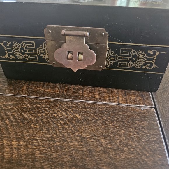 Older Vtg Chinese Lacquer Jewelry Box Hand Painted Carved Mother of Pearl Jade - Picture 6 of 15